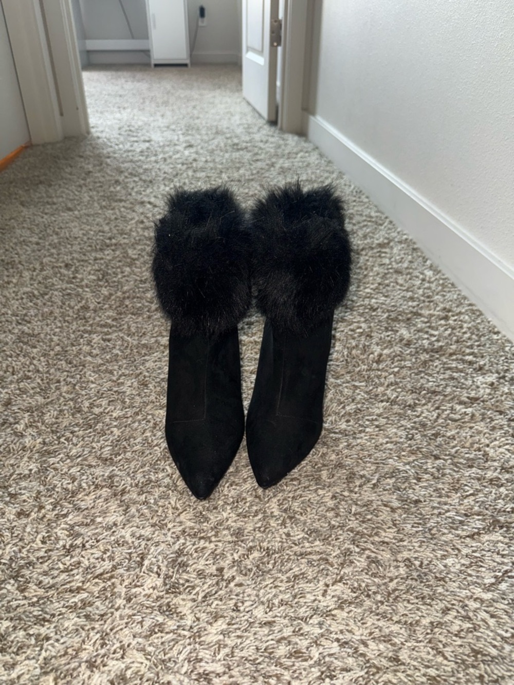 Black Faux Fur Trim Pointed-Toe Women’s Ankle Boots